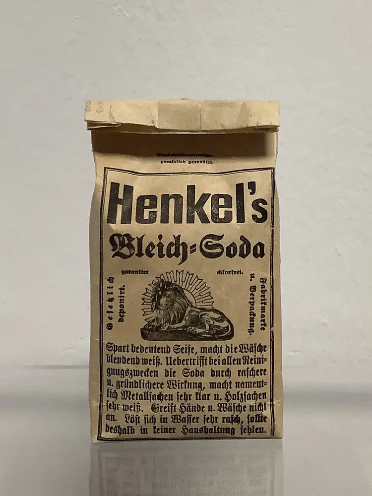 Envase de Henkel’s Bleich-Soda de Henkel.