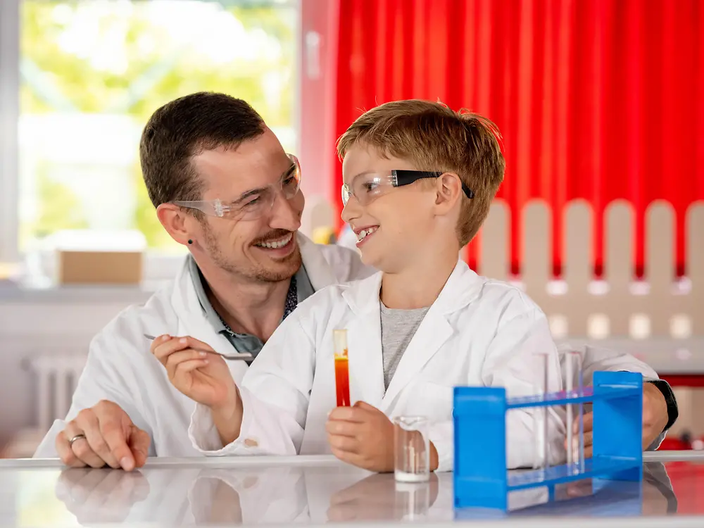 
Experimentar con los padres es una experiencia única e inolvidable para los niños.