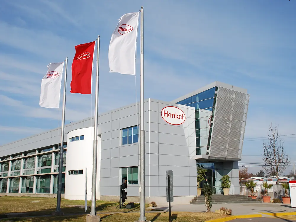 Fachada de la planta operativa y las oficinas ubicadas en Pudahuel, en Santiago.