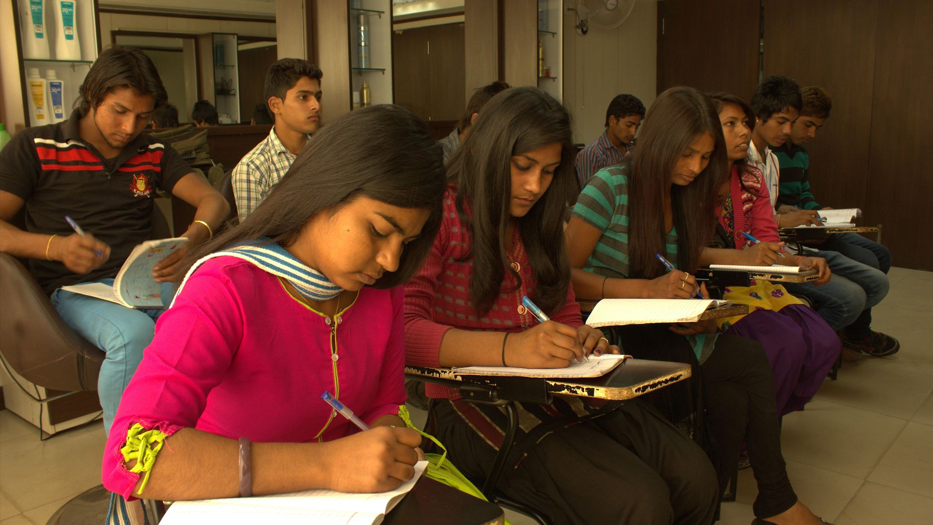  The biggest hairdressing school in India, VLCC, has started a co-operation with Shaping futures in February 2014. 