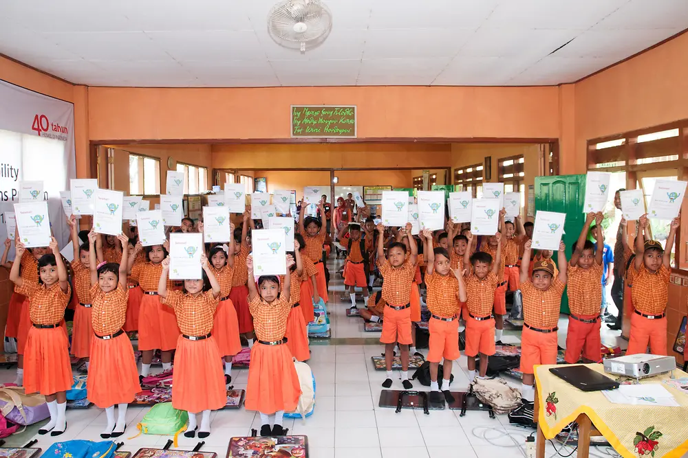
A total of 238 students of SDN Pekoren 1 Primary School were certified ‘Sustainability Champions’ by the Henkel Indonesia team on 19 July